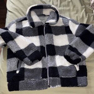 Cozy Checkered sherpa Jacket - Black and White